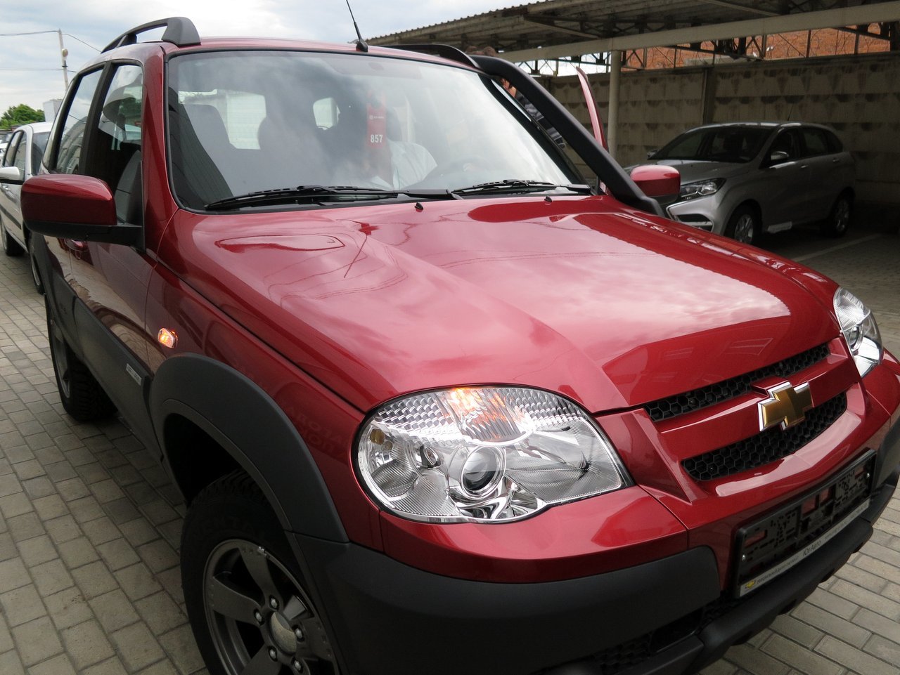 Нива шевроле красного цвета. Chevrolet Niva Red. Нива Шевроле красная. Красный Нива Шевроле Нива. Chevrolet Niva 2013 вишневый.