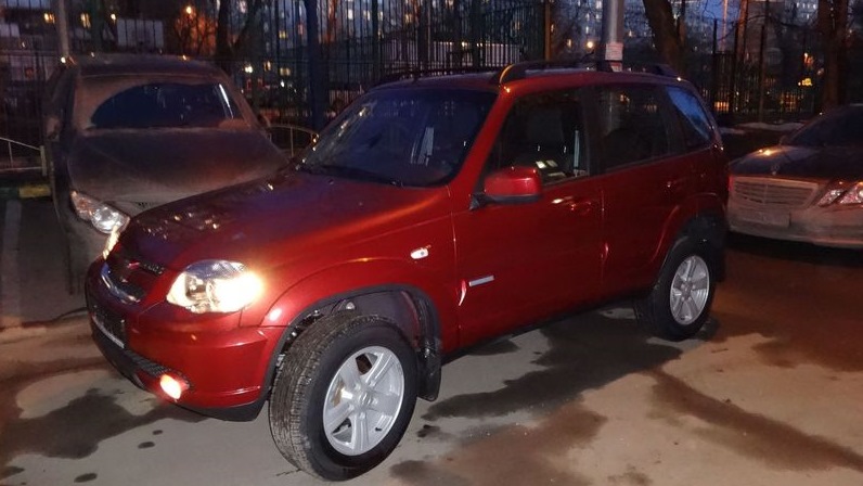 Нива шевроле красного цвета. Chevrolet Niva красная. Шевроле Нива красный металлик. Цвет феерия Шевроле Нива. Нива Шевроле феерия 115.