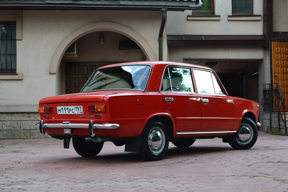 Красные автомобили (фото) - цвет Рубин 110